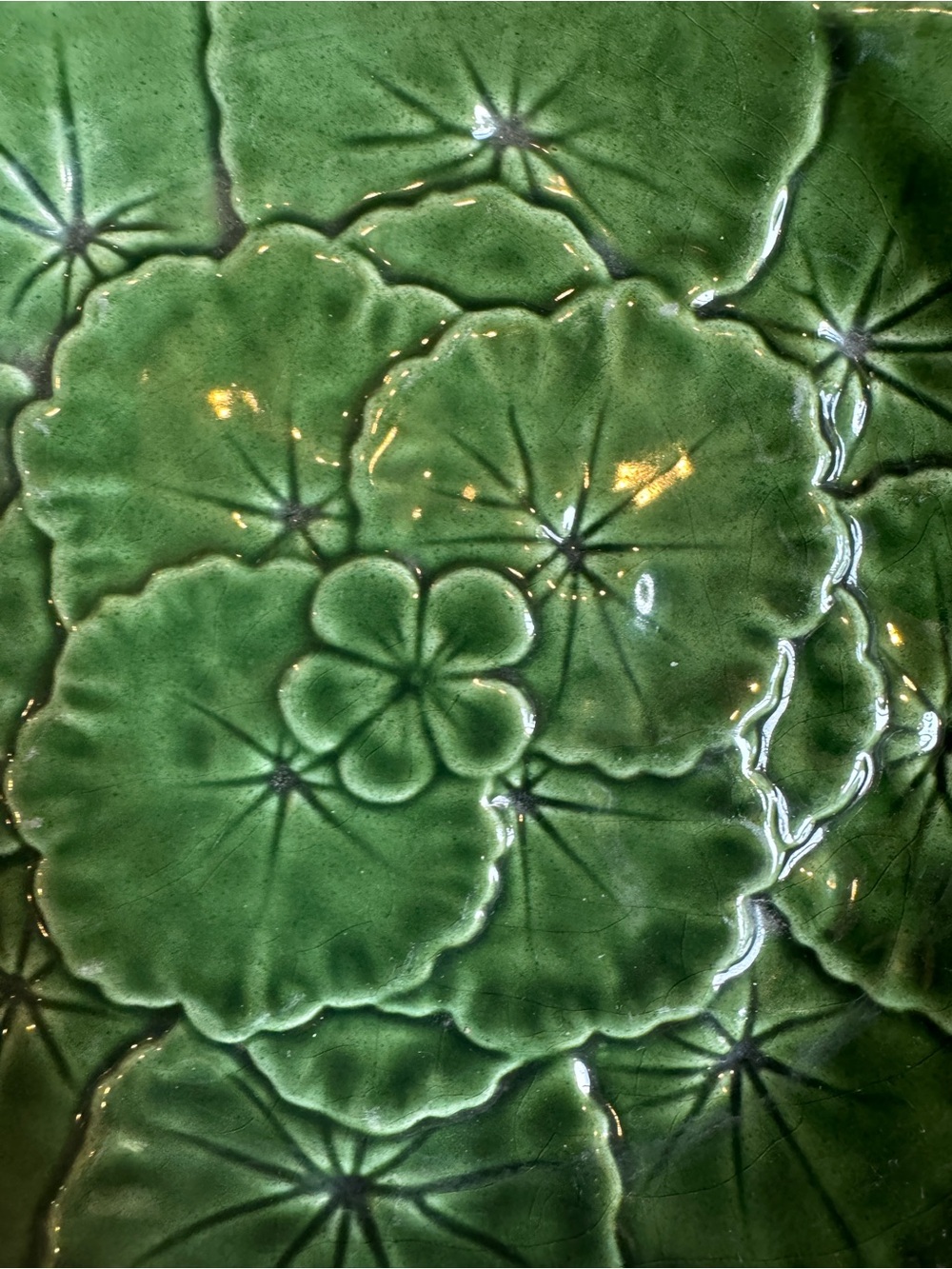 2 Vintage Green BELO Portugal Geranium Floral Plates 8” - Picture 4 of 5